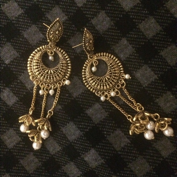 Indian oxidized gold pear earrings. - Picture 2 of 2